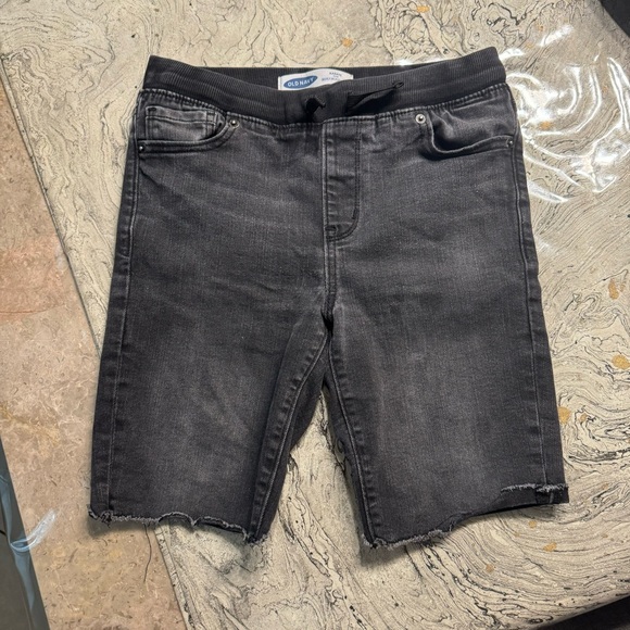 Old navy boys black denim jean shorts
Size large 10-12
In great condition - Picture 2 of 6